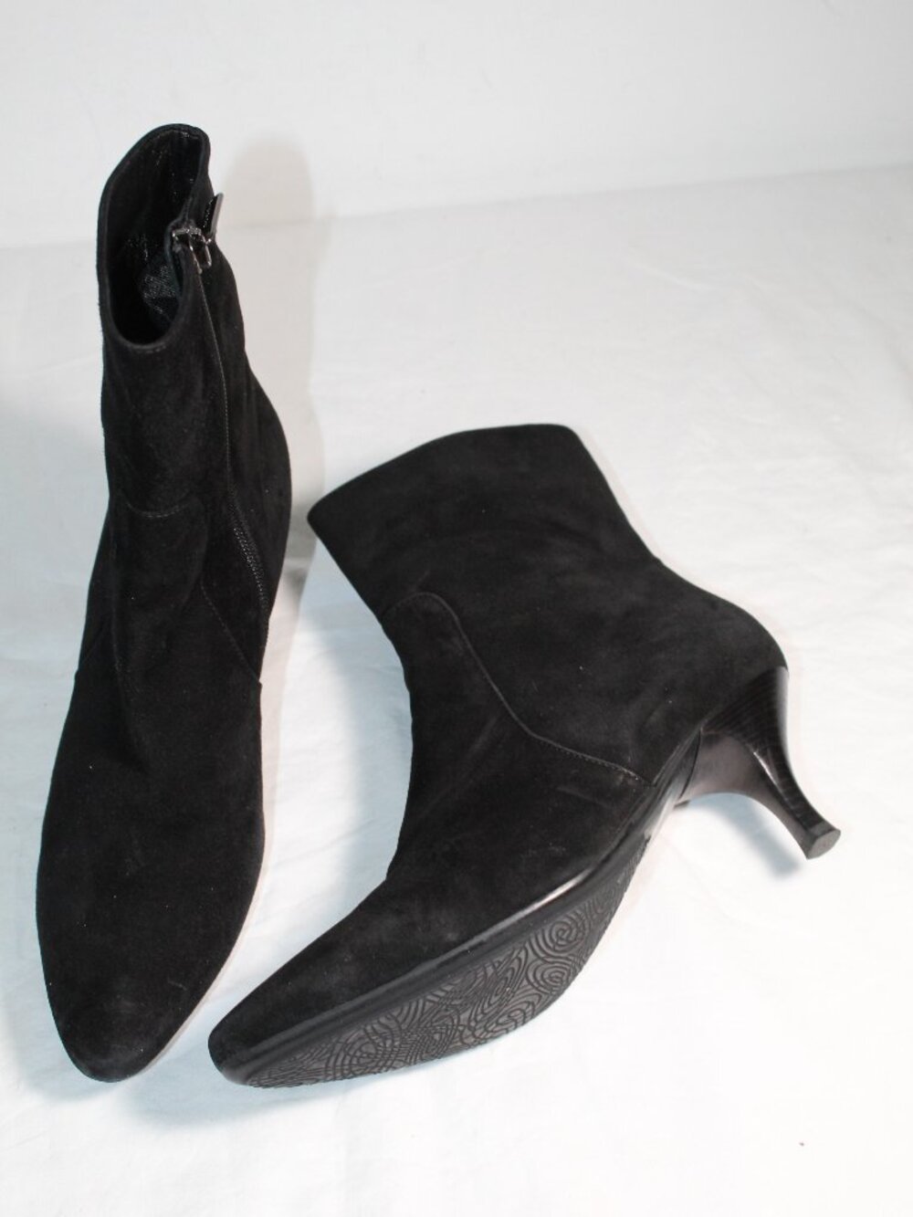 Aquatalia Black Suede Leather Kitten Heel Booties Boots Side Zip 8